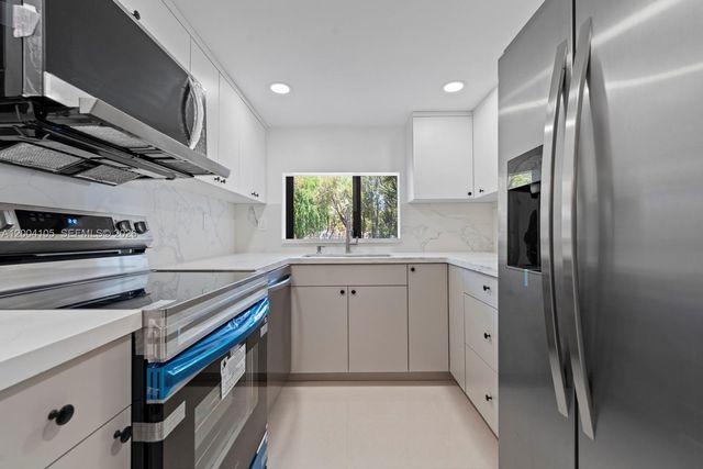 9440 W Flagler St 106, Miami, FL 33174