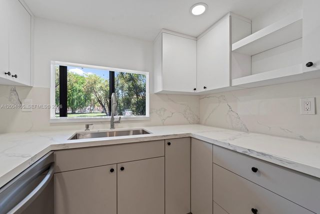 9440 W Flagler St 106, Miami, FL 33174