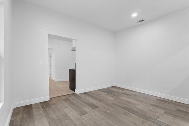 1017 E Washington Street, Paris, TX 75460