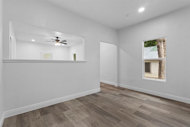 1017 E Washington Street, Paris, TX 75460