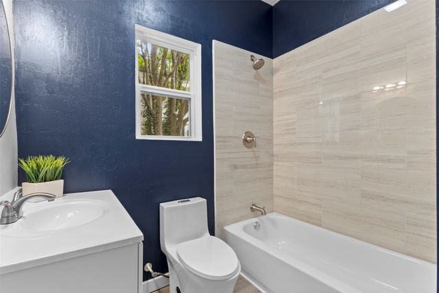 1017 E Washington Street, Paris, TX 75460