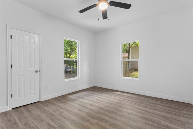 1017 E Washington Street, Paris, TX 75460