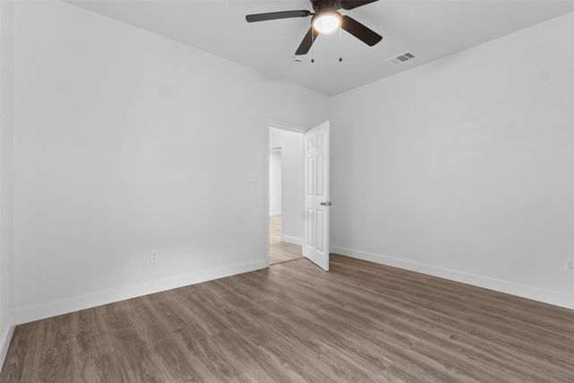 1017 E Washington Street, Paris, TX 75460