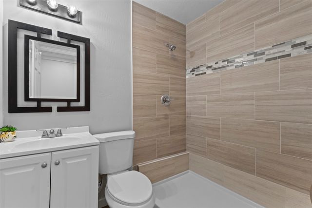 1017 E Washington Street, Paris, TX 75460