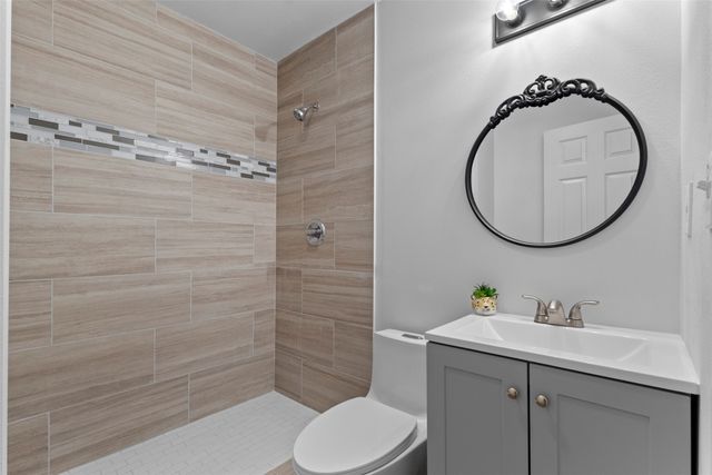 1017 E Washington Street, Paris, TX 75460