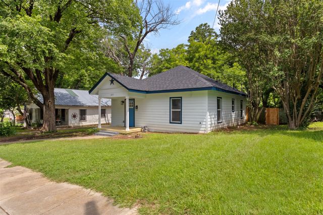 1017 E Washington Street, Paris, TX 75460
