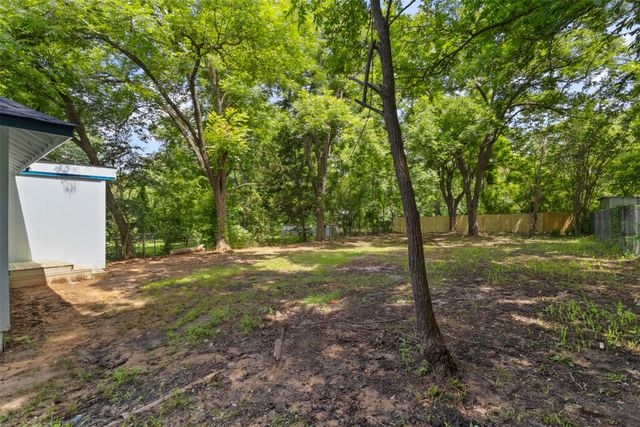 1017 E Washington Street, Paris, TX 75460