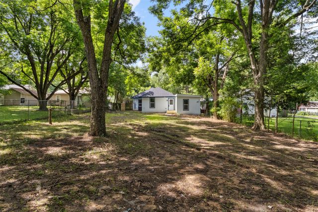1017 E Washington Street, Paris, TX 75460