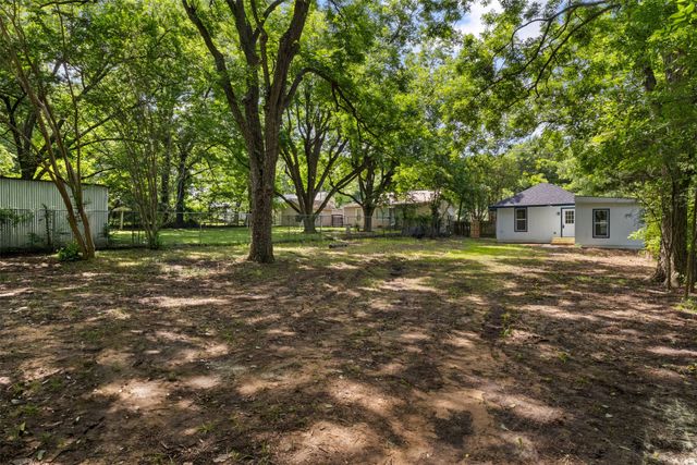 1017 E Washington Street, Paris, TX 75460