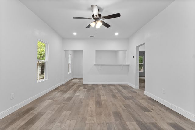 1017 E Washington Street, Paris, TX 75460