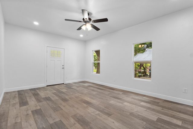 1017 E Washington Street, Paris, TX 75460