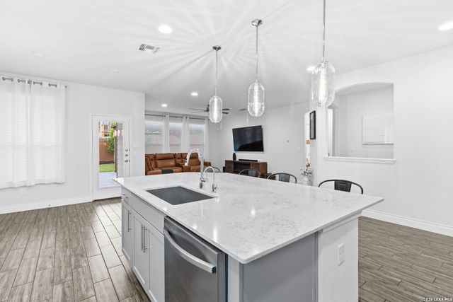 7214 Cimarron Lake, Boerne, TX 78015
