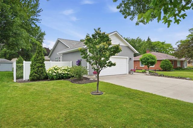 1715 E Clairemont Avenue, Eau Claire, WI 54701