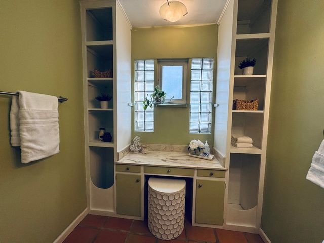 912 Hermosa Drive NE, Albuquerque, NM 87110