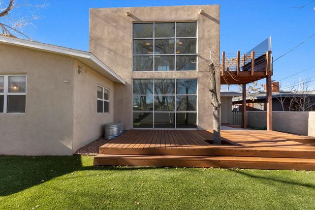 912 Hermosa Drive NE, Albuquerque, NM 87110