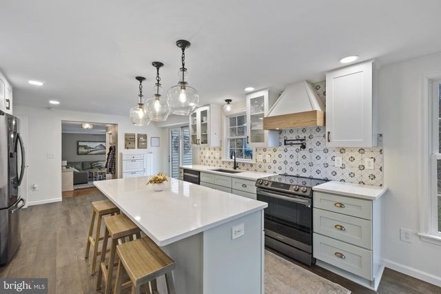 7802 BLUE HILL RD, Glenville, PA 17329