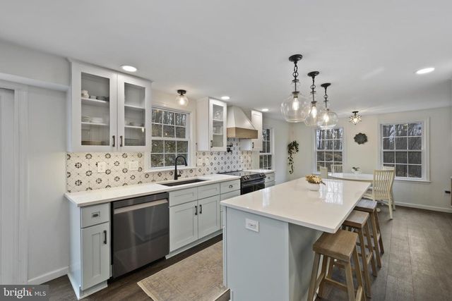 7802 BLUE HILL RD, Glenville, PA 17329