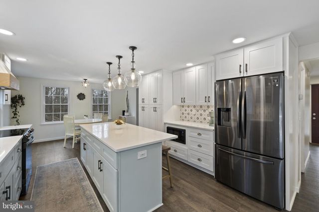 7802 BLUE HILL RD, Glenville, PA 17329