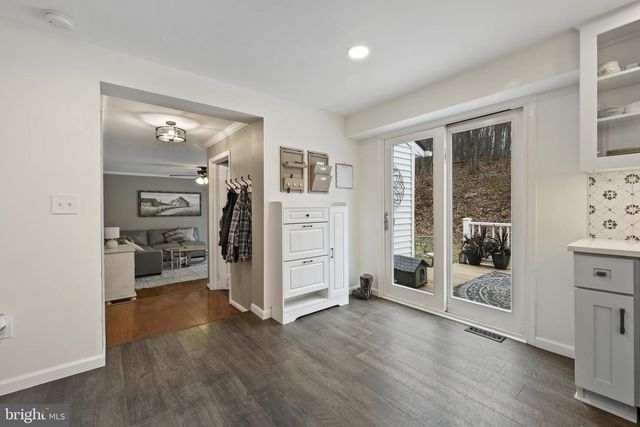 7802 BLUE HILL RD, Glenville, PA 17329