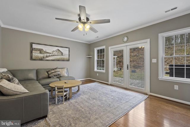 7802 BLUE HILL RD, Glenville, PA 17329