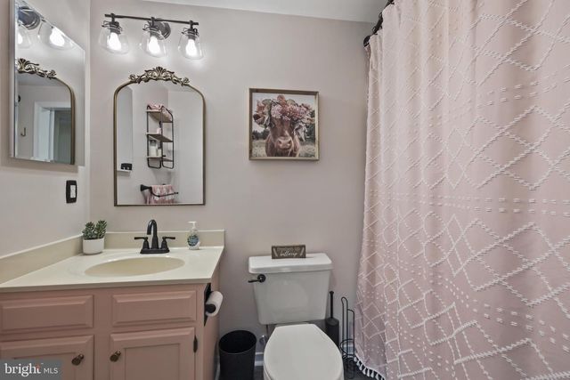 7802 BLUE HILL RD, Glenville, PA 17329