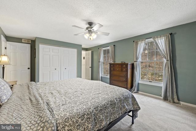 7802 BLUE HILL RD, Glenville, PA 17329