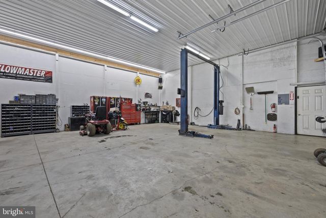 7802 BLUE HILL RD, Glenville, PA 17329