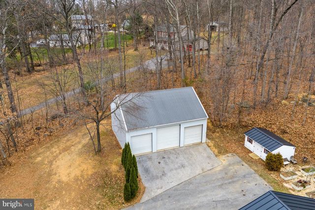 7802 BLUE HILL RD, Glenville, PA 17329