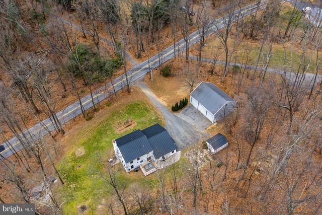 7802 BLUE HILL RD, Glenville, PA 17329