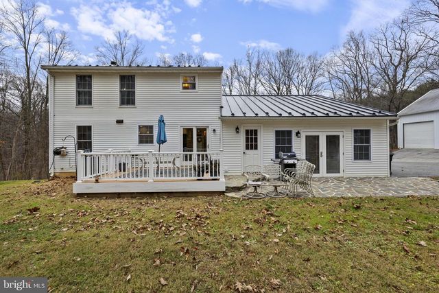 7802 BLUE HILL RD, Glenville, PA 17329