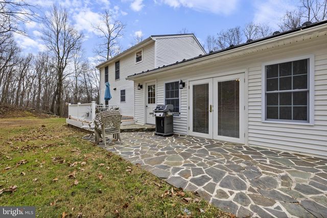7802 BLUE HILL RD, Glenville, PA 17329