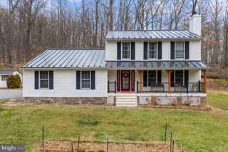 7802 BLUE HILL RD, Glenville, PA 17329