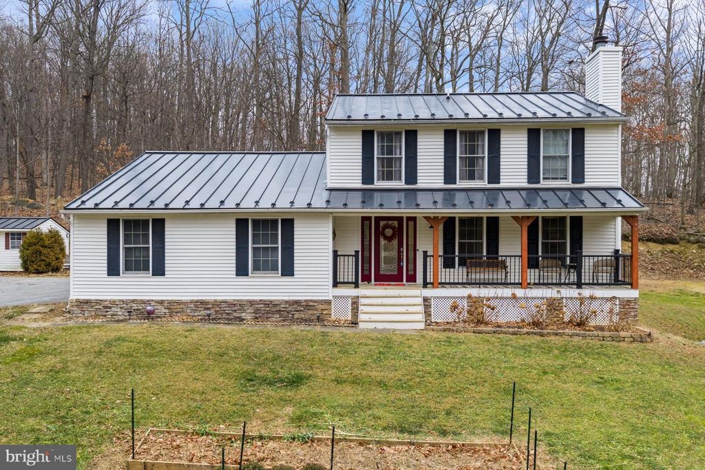 7802 BLUE HILL RD, Glenville, PA 17329