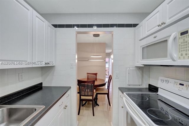 17001 NE 13th ave 306, Miami, FL 33162