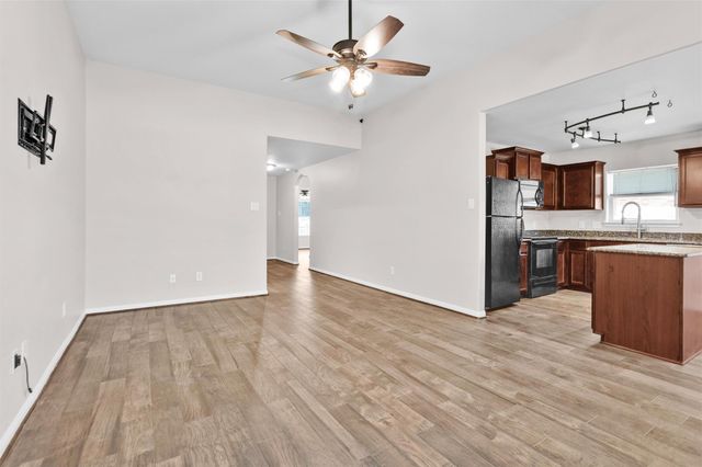 30822 W Lost Creek Boulevard, Magnolia, TX 77355