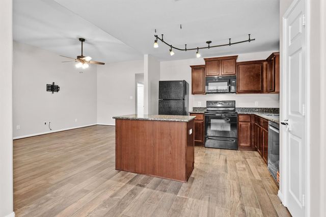 30822 W Lost Creek Boulevard, Magnolia, TX 77355