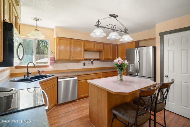 418 Eagle Dr, Spirit Lake, ID 83869