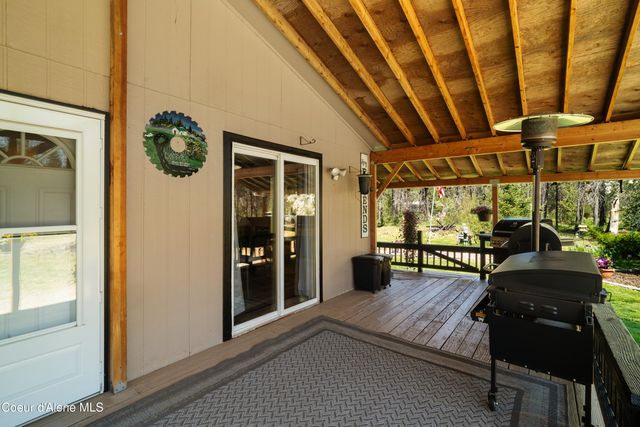 418 Eagle Dr, Spirit Lake, ID 83869