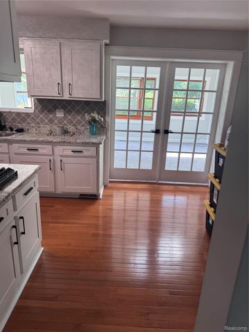 2330 Walton Boulevard, Rochester Hills, MI 48309
