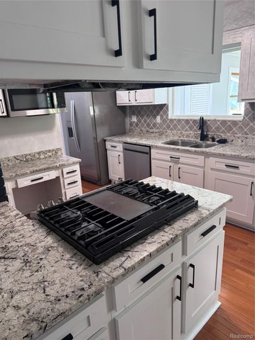 2330 Walton Boulevard, Rochester Hills, MI 48309
