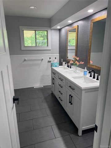 2330 Walton Boulevard, Rochester Hills, MI 48309