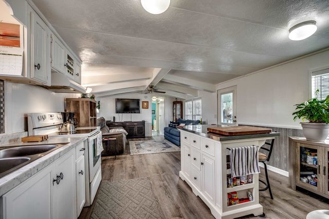 1505 Gardenia Ave., North Myrtle Beach, SC 29582