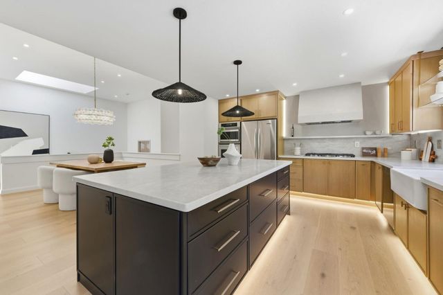 1360 Trinity Drive, Menlo Park, CA 94025