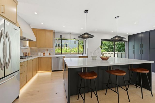1360 Trinity Drive, Menlo Park, CA 94025