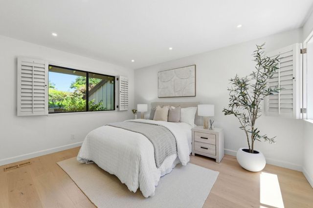 1360 Trinity Drive, Menlo Park, CA 94025