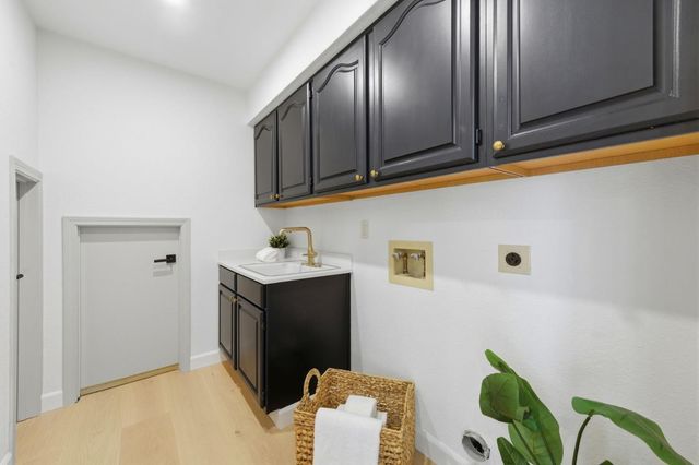 1360 Trinity Drive, Menlo Park, CA 94025