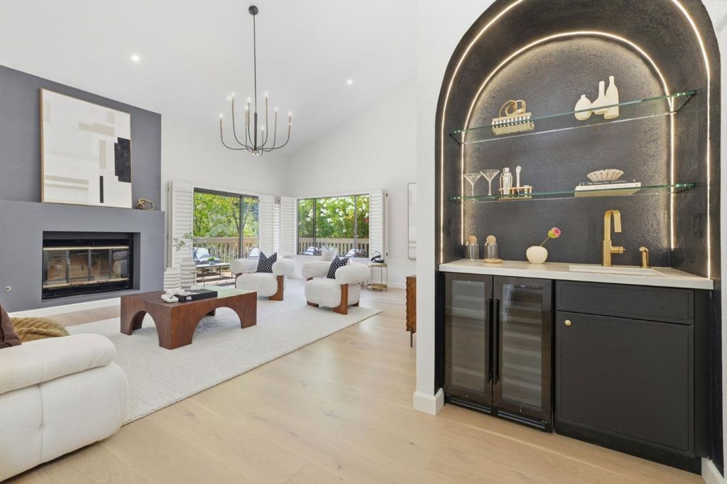 1360 Trinity Drive, Menlo Park, CA 94025
