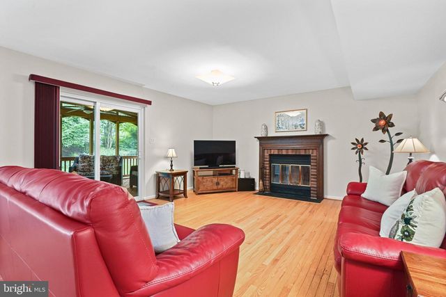 3013 DOWER HOUSE DR, Herndon, VA 20171