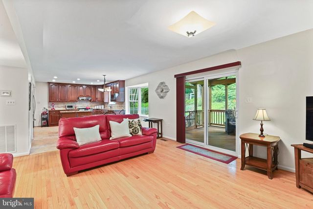 3013 DOWER HOUSE DR, Herndon, VA 20171