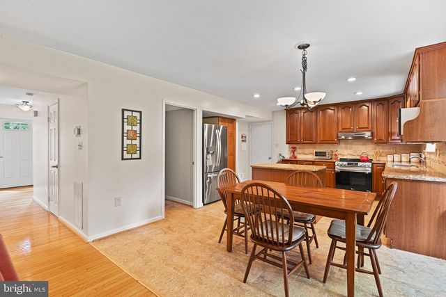 3013 DOWER HOUSE DR, Herndon, VA 20171